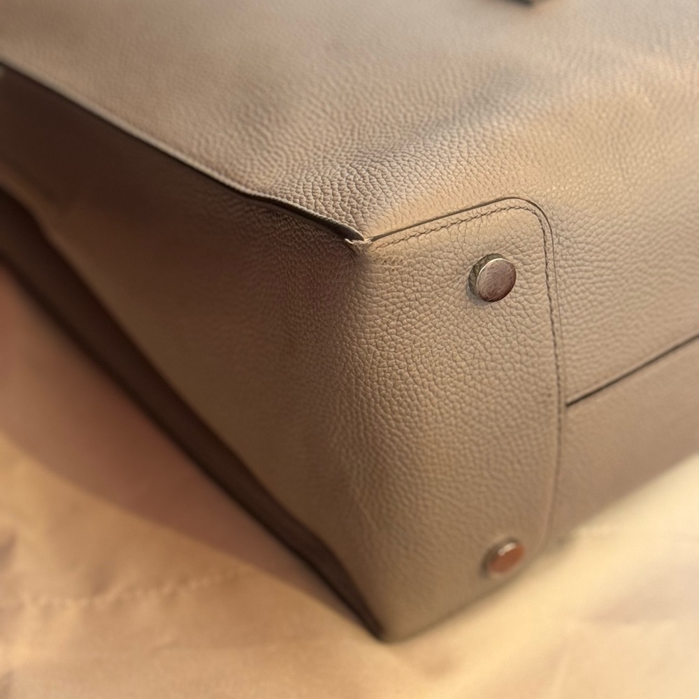 Micheal Kors Purse - Picture 8 of 11